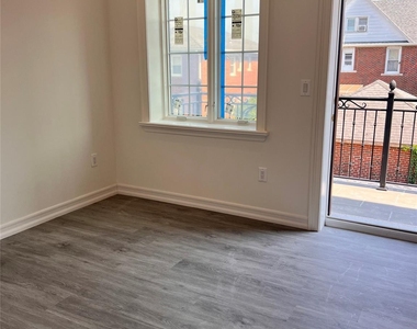 5647 136th Street - Photo Thumbnail 5