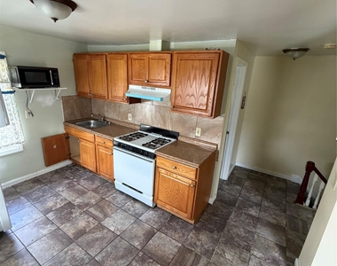 10 Fiske Place - Photo Thumbnail 4