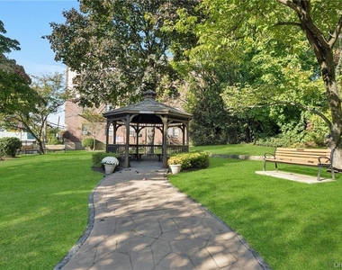10 Oakridge Place - Photo Thumbnail 7