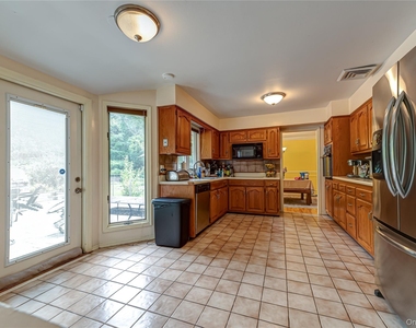 37 Buckingham Drive - Photo Thumbnail 9