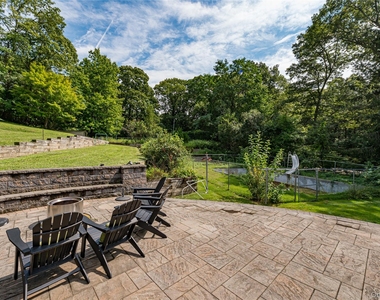 37 Buckingham Drive - Photo Thumbnail 21