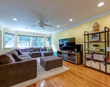 37 Buckingham Drive - Photo Thumbnail 5