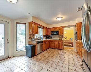 37 Buckingham Drive - Photo Thumbnail 10