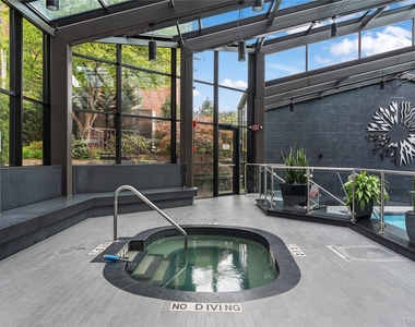 4 Martine Avenue - Photo Thumbnail 16