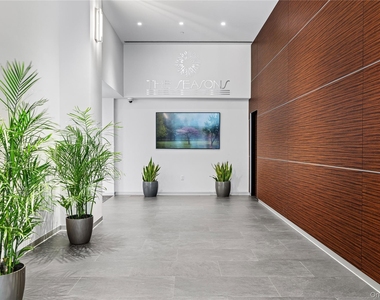4 Martine Avenue - Photo Thumbnail 14