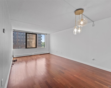4 Martine Avenue - Photo Thumbnail 5