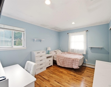 17 Jerome Street - Photo Thumbnail 9