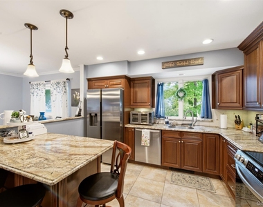 17 Jerome Street - Photo Thumbnail 7