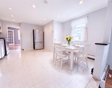 20 Devoe Street - Photo Thumbnail 5