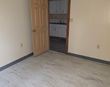 154 N Washington Street - Photo Thumbnail 7