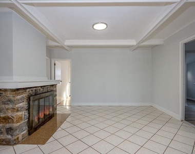 120 S Broadway - Photo Thumbnail 6