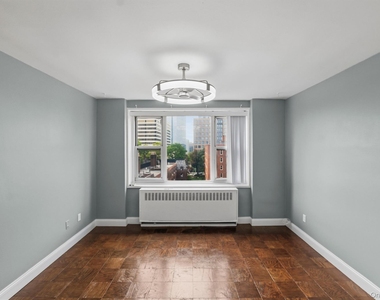 16 Lake Street - Photo Thumbnail 8