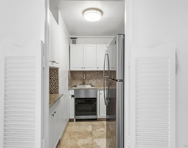 16 Lake Street - Photo Thumbnail 15