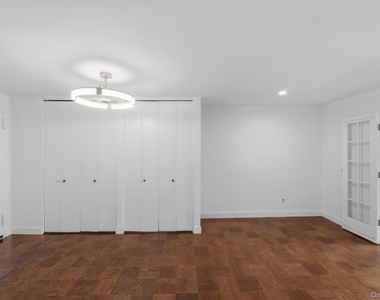 16 Lake Street - Photo Thumbnail 17
