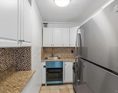 16 Lake Street - Photo Thumbnail 12