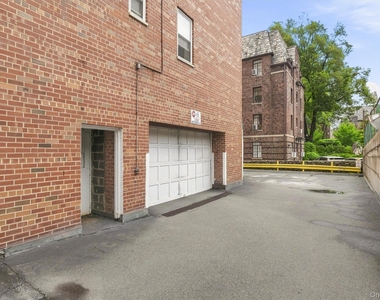 16 Lake Street - Photo Thumbnail 23
