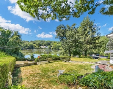25 W Lakeshore Drive - Photo Thumbnail 2