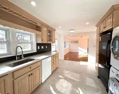 25 W Lakeshore Drive - Photo Thumbnail 18