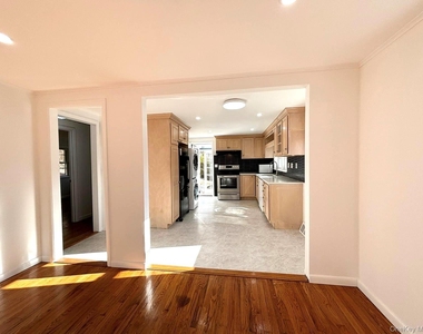 25 W Lakeshore Drive - Photo Thumbnail 12