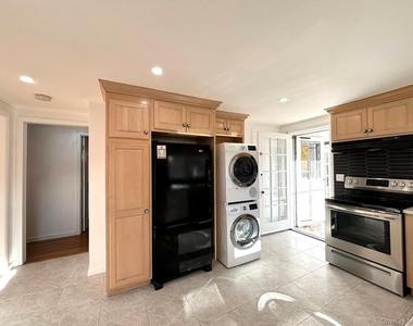 25 W Lakeshore Drive - Photo Thumbnail 15