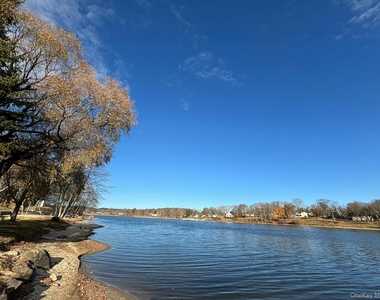 25 W Lakeshore Drive - Photo Thumbnail 32