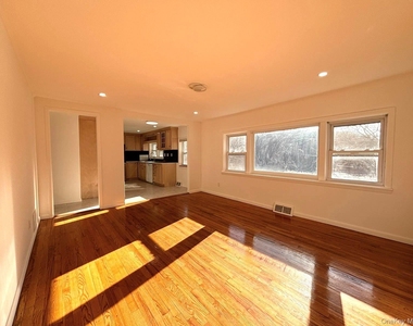 25 W Lakeshore Drive - Photo Thumbnail 11