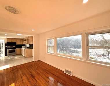 25 W Lakeshore Drive - Photo Thumbnail 9