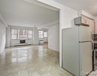 89-15 Parsons Boulevard - Photo Thumbnail 2