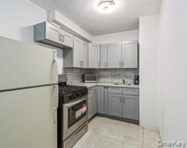 89-15 Parsons Boulevard - Photo Thumbnail 10