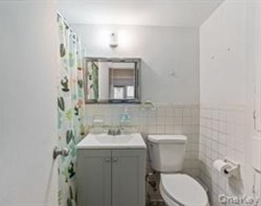 89-15 Parsons Boulevard - Photo Thumbnail 9