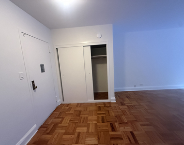 412 East 55th Street - Photo Thumbnail 3
