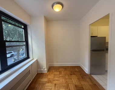 412 East 55th Street - Photo Thumbnail 7