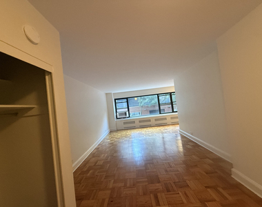 412 East 55th Street - Photo Thumbnail 1