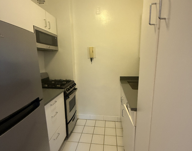 412 East 55th Street - Photo Thumbnail 8
