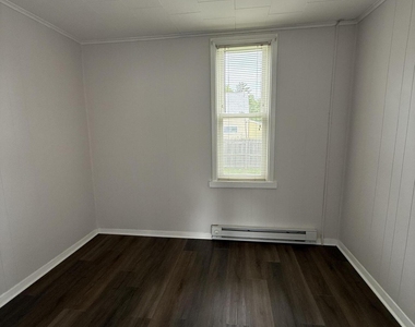 105 Hudson Avenue - Photo Thumbnail 12