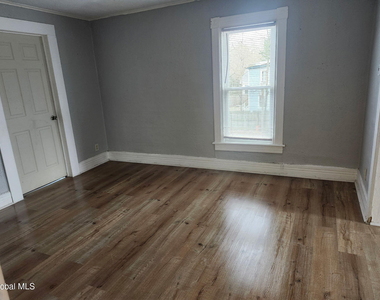 20 Baldwin Avenue - Photo Thumbnail 2