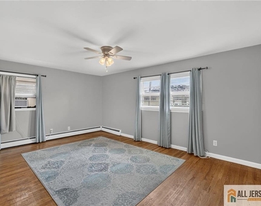 47 Leonardine Avenue - Photo Thumbnail 22