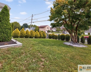 47 Leonardine Avenue - Photo Thumbnail 3