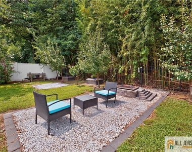 47 Leonardine Avenue - Photo Thumbnail 5
