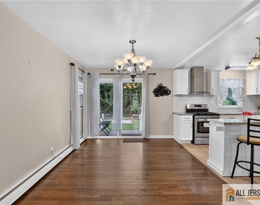 47 Leonardine Avenue - Photo Thumbnail 11