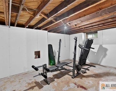 47 Leonardine Avenue - Photo Thumbnail 18
