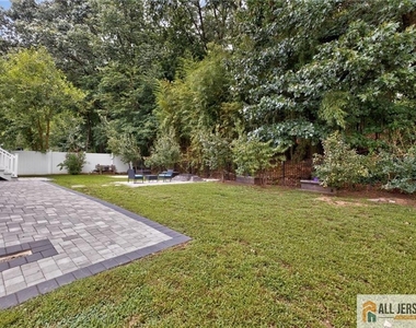 47 Leonardine Avenue - Photo Thumbnail 4