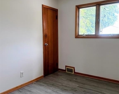1710 Lincoln Highway - Photo Thumbnail 11