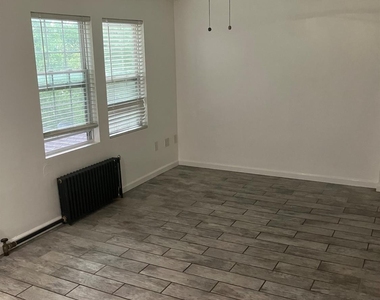 810 E Hazelwood Avenue - Photo Thumbnail 3