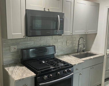 810 E Hazelwood Avenue - Photo Thumbnail 6