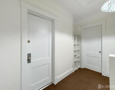 422 Main Street - Photo Thumbnail 2