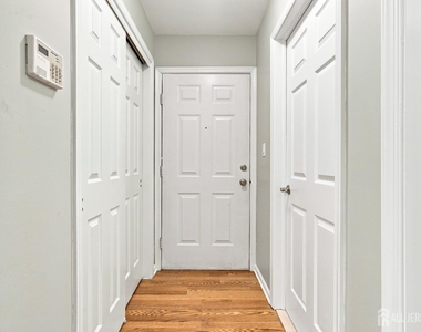 1634 Waterford Drive - Photo Thumbnail 2