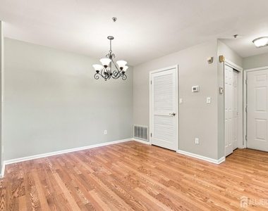 1634 Waterford Drive - Photo Thumbnail 10