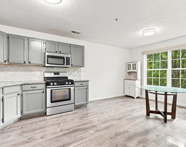 63 Prestwick Way - Photo Thumbnail 5