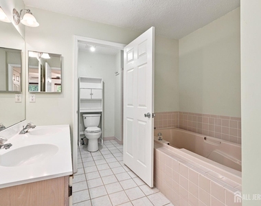 63 Prestwick Way - Photo Thumbnail 15